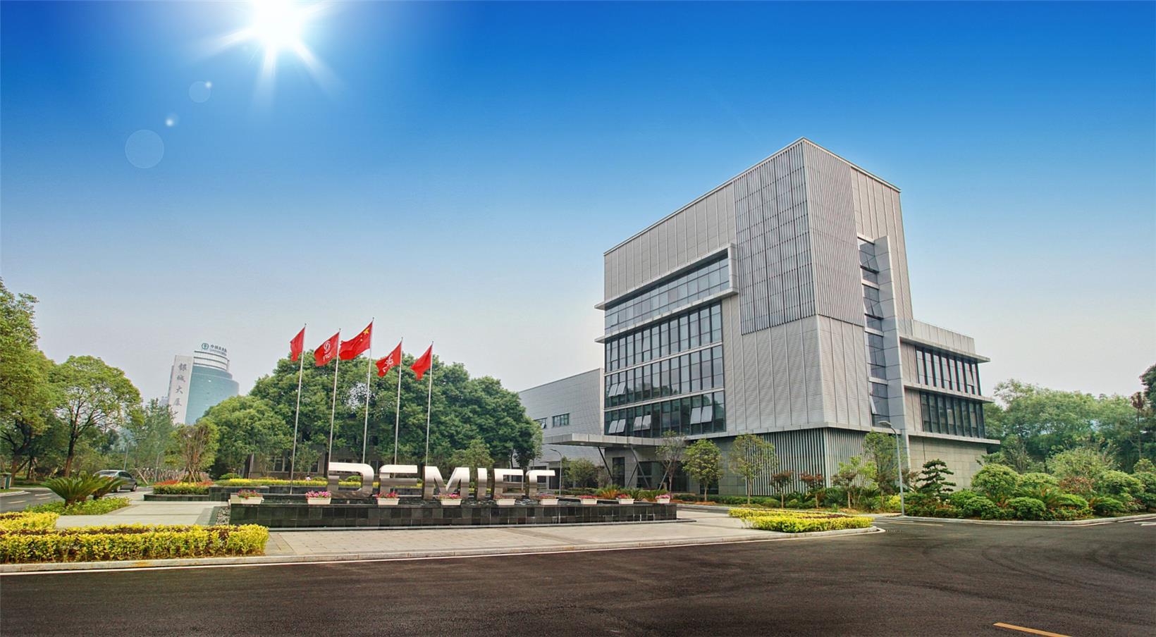 晓莺说：Wheels of Change: the Story of Dongfeng Motor (Part 1)